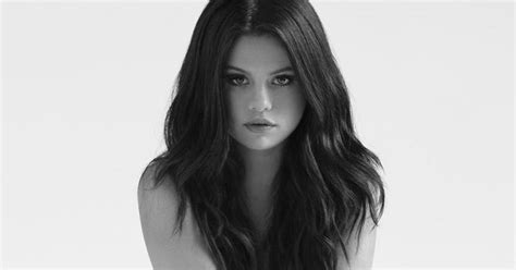 slena gomez nudes|Selena Gomez Is Very Naked in New Revival Photo